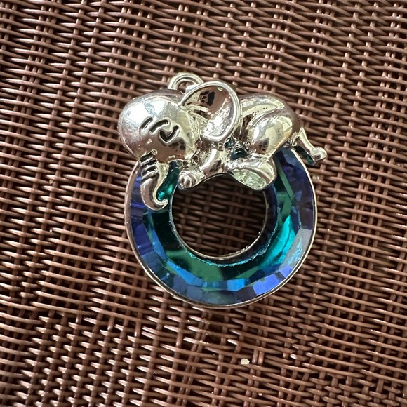 Cute Elephant Pendant Necklace 20” - Picture 6 of 6